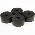 Lot de 4 pieds caoutchouc noir pour enceinte, diamètre 38.65 mm, épaisseur 20 mm, avec insert acier pour maintien mécanique