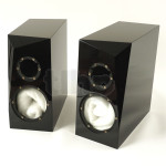 Paire d'ébénisteries finition noir brillant (avec grilles) pour kit SB Acoustics ARA / ARA Be